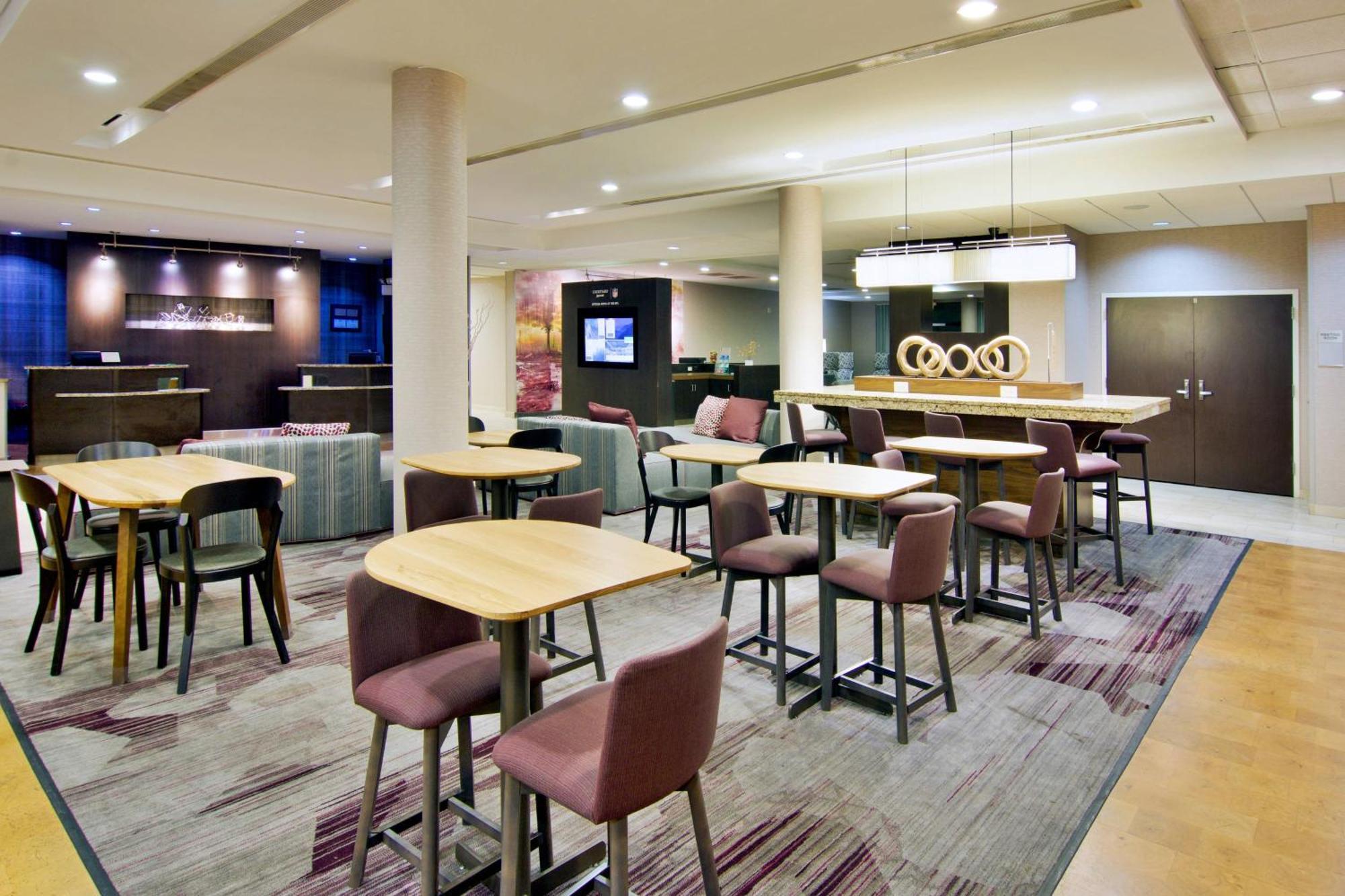 Courtyard By Marriott Кларксвилл Экстерьер фото