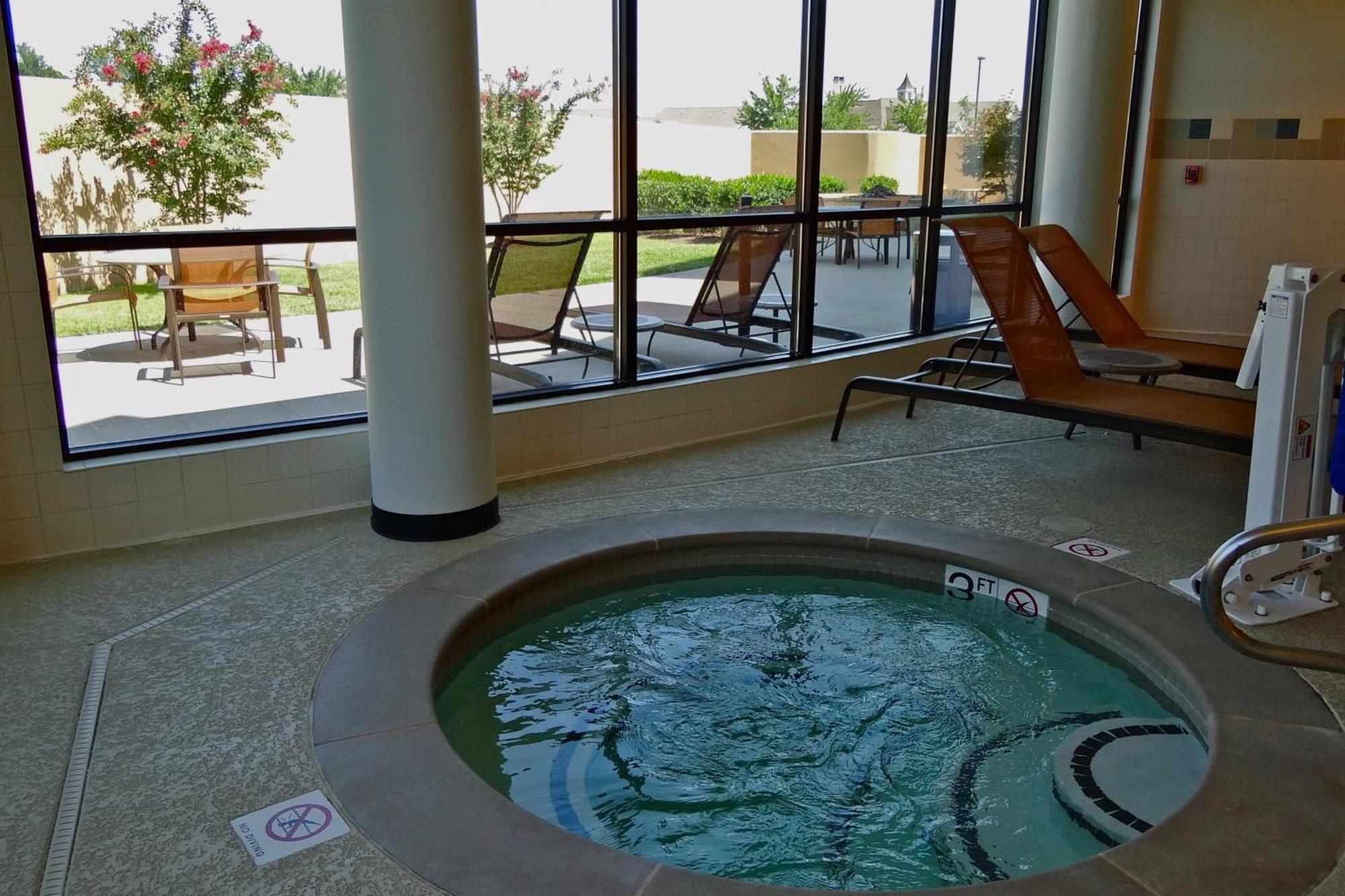 Courtyard By Marriott Кларксвилл Экстерьер фото