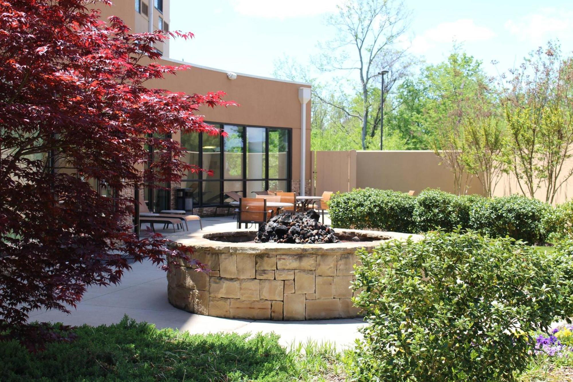 Courtyard By Marriott Кларксвилл Экстерьер фото