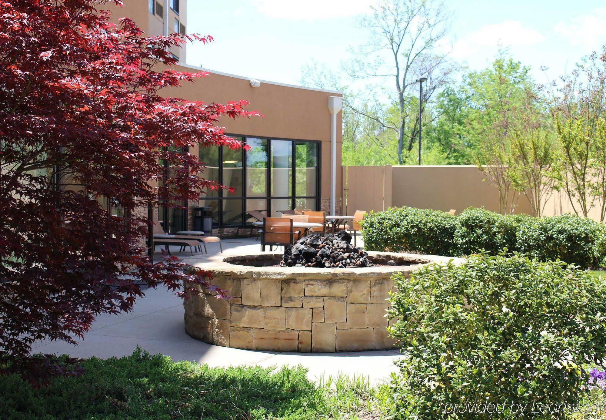 Courtyard By Marriott Кларксвилл Экстерьер фото